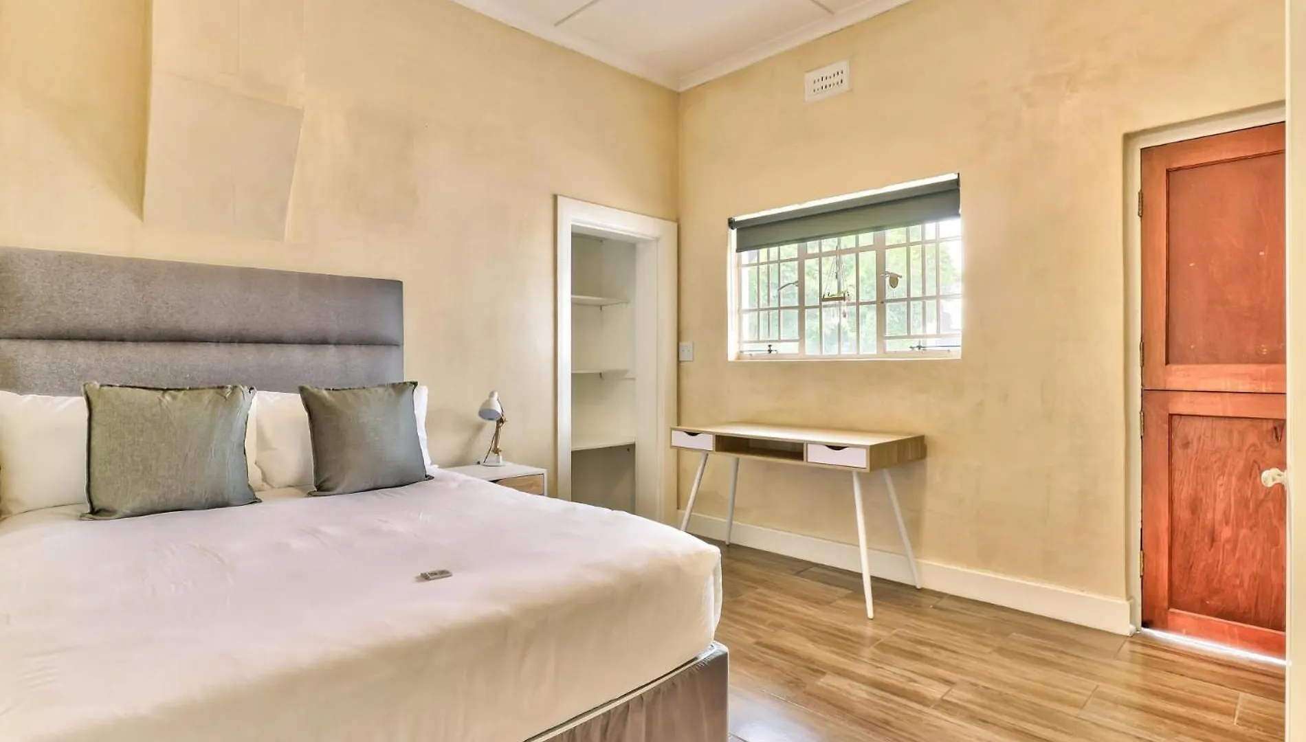 Villa Spacious 6 Bedroom House In Charming Mowbray Cape Town South Africa