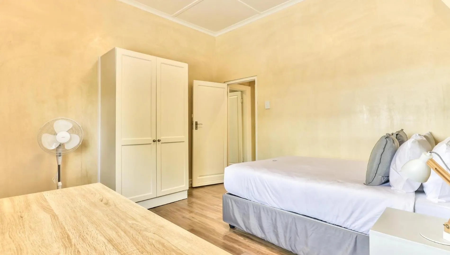 Spacious 6 Bedroom House In Charming Mowbray Cape Town
