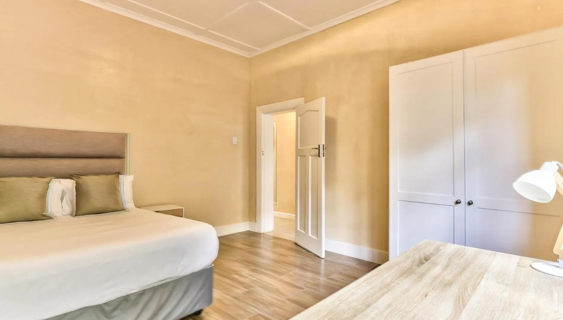 Villa Spacious 6 Bedroom House In Charming Mowbray Cape Town