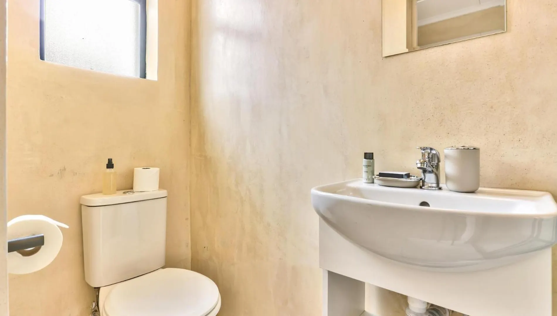 Villa Spacious 6 Bedroom House In Charming Mowbray Cape Town