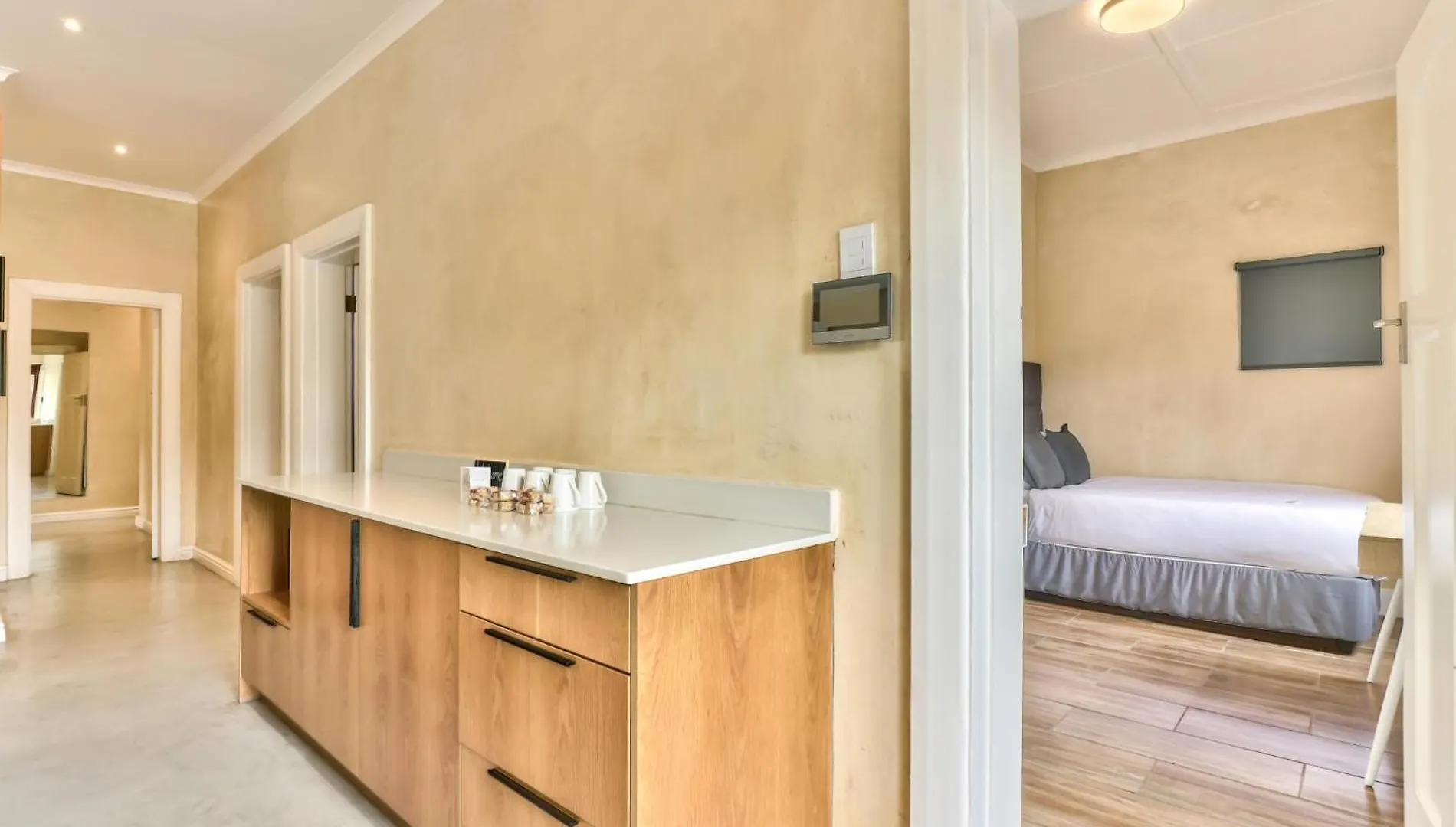 Spacious 6 Bedroom House In Charming Mowbray Cape Town 0*,