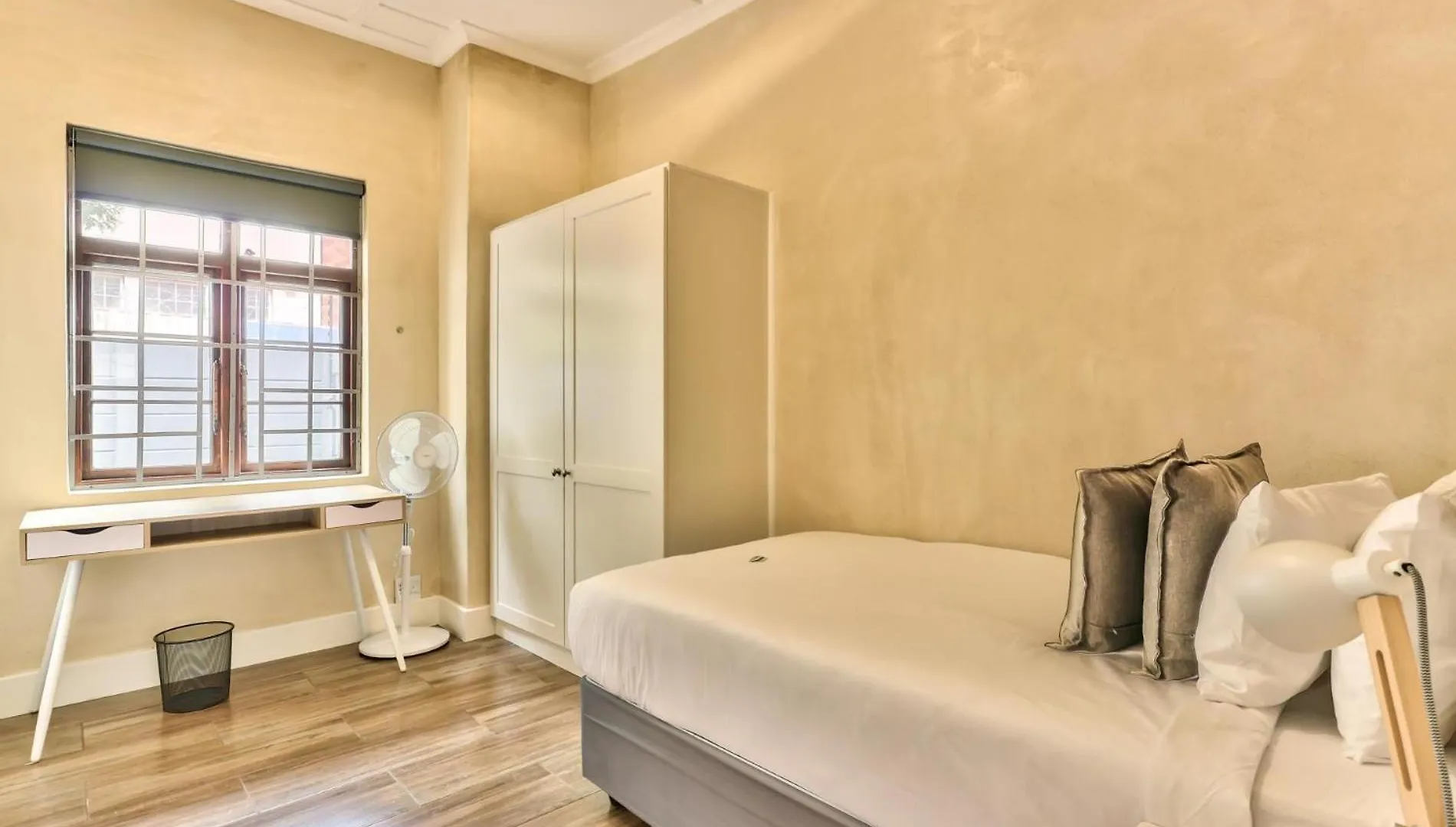 Spacious 6 Bedroom House In Charming Mowbray Cape Town