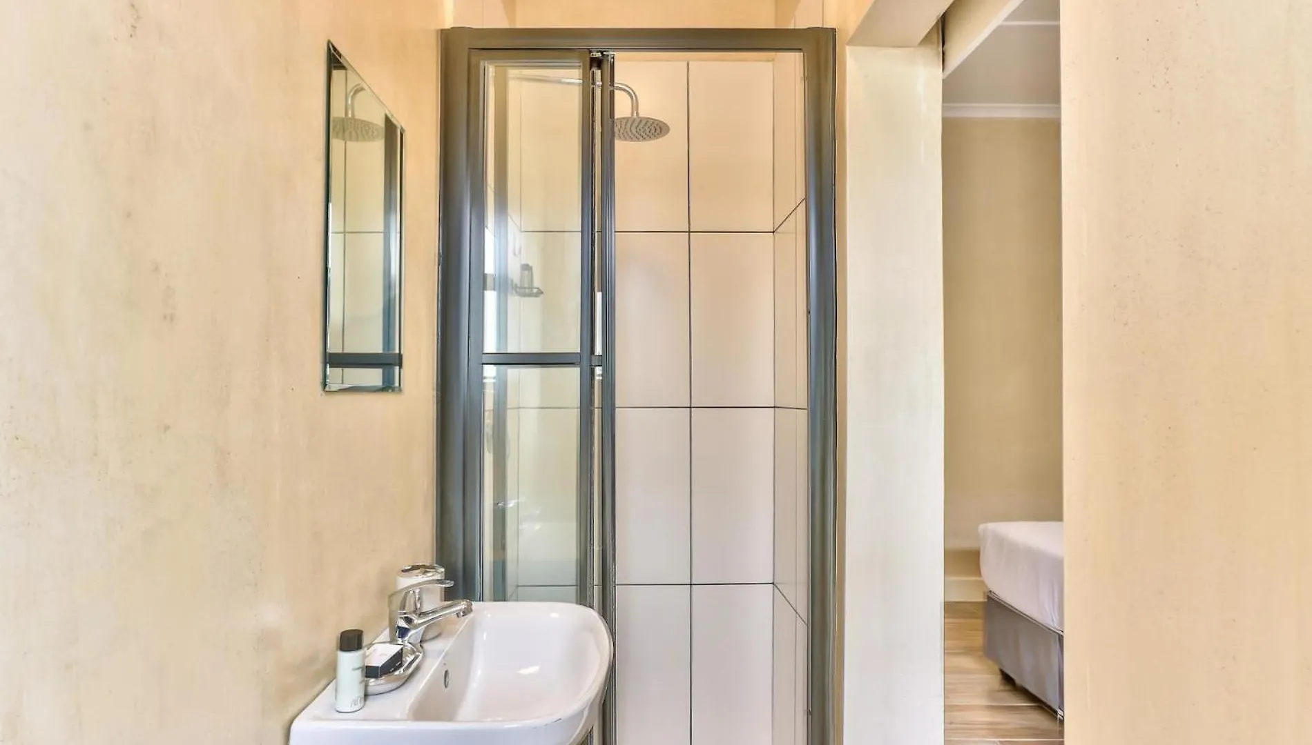 Spacious 6 Bedroom House In Charming Mowbray Cape Town